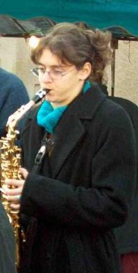 In the middle of an outside Oxband concert... That's why I seem being so cold.